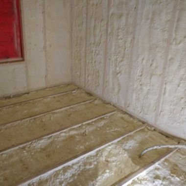 Põranda ja siseseinte soojustamine avatud pooridega PUR vahuga